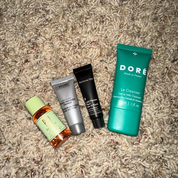 4 piece skincare bundle mini set - Picture 1 of 2